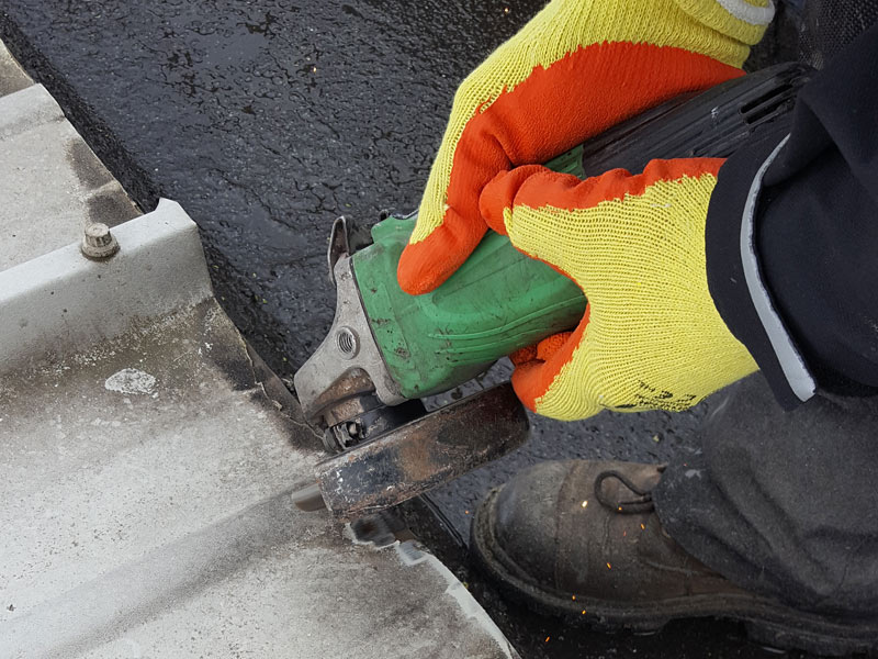 Cut edge corrosion - worker using metal grinder